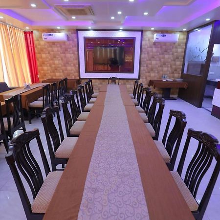 אגרה Hotel Sahib'S Red Carpet - Family & Corporate Hotel Chain מראה חיצוני תמונה