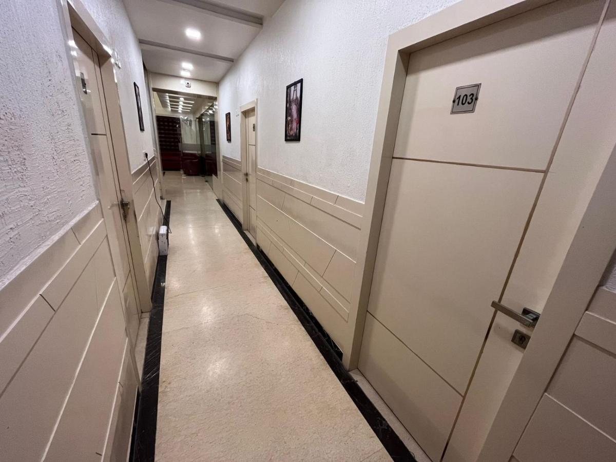 אגרה Hotel Sahib'S Red Carpet - Family & Corporate Hotel Chain מראה חיצוני תמונה