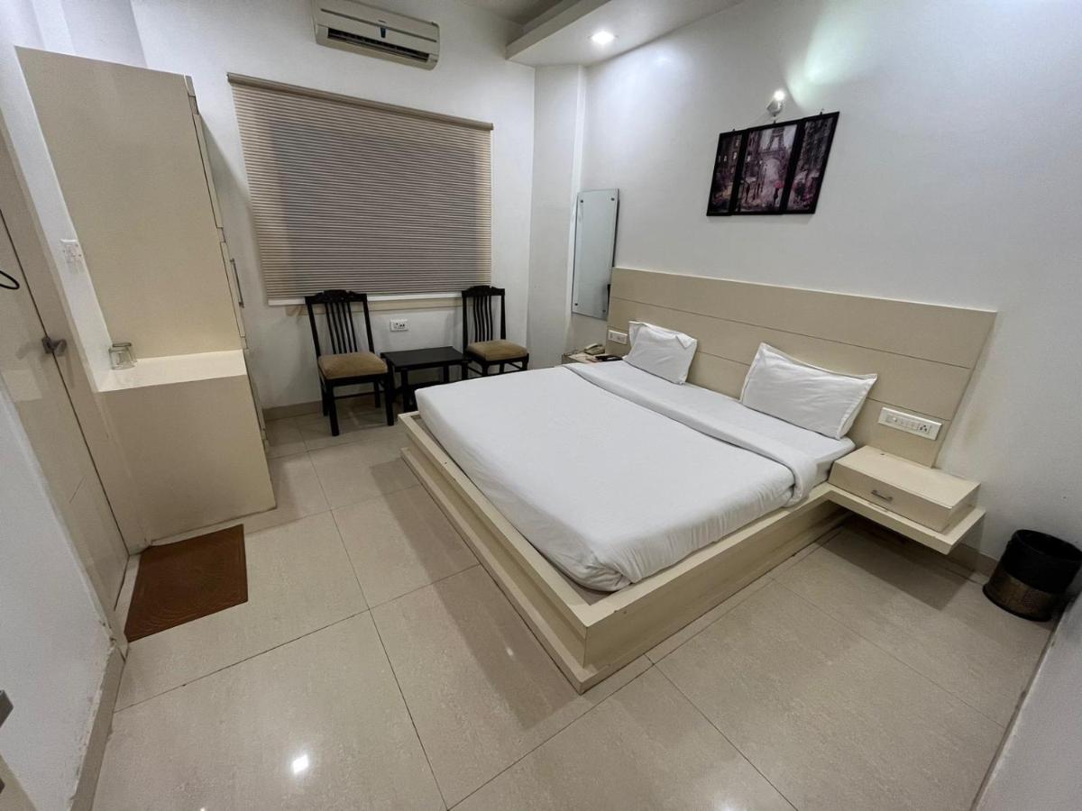 אגרה Hotel Sahib'S Red Carpet - Family & Corporate Hotel Chain מראה חיצוני תמונה