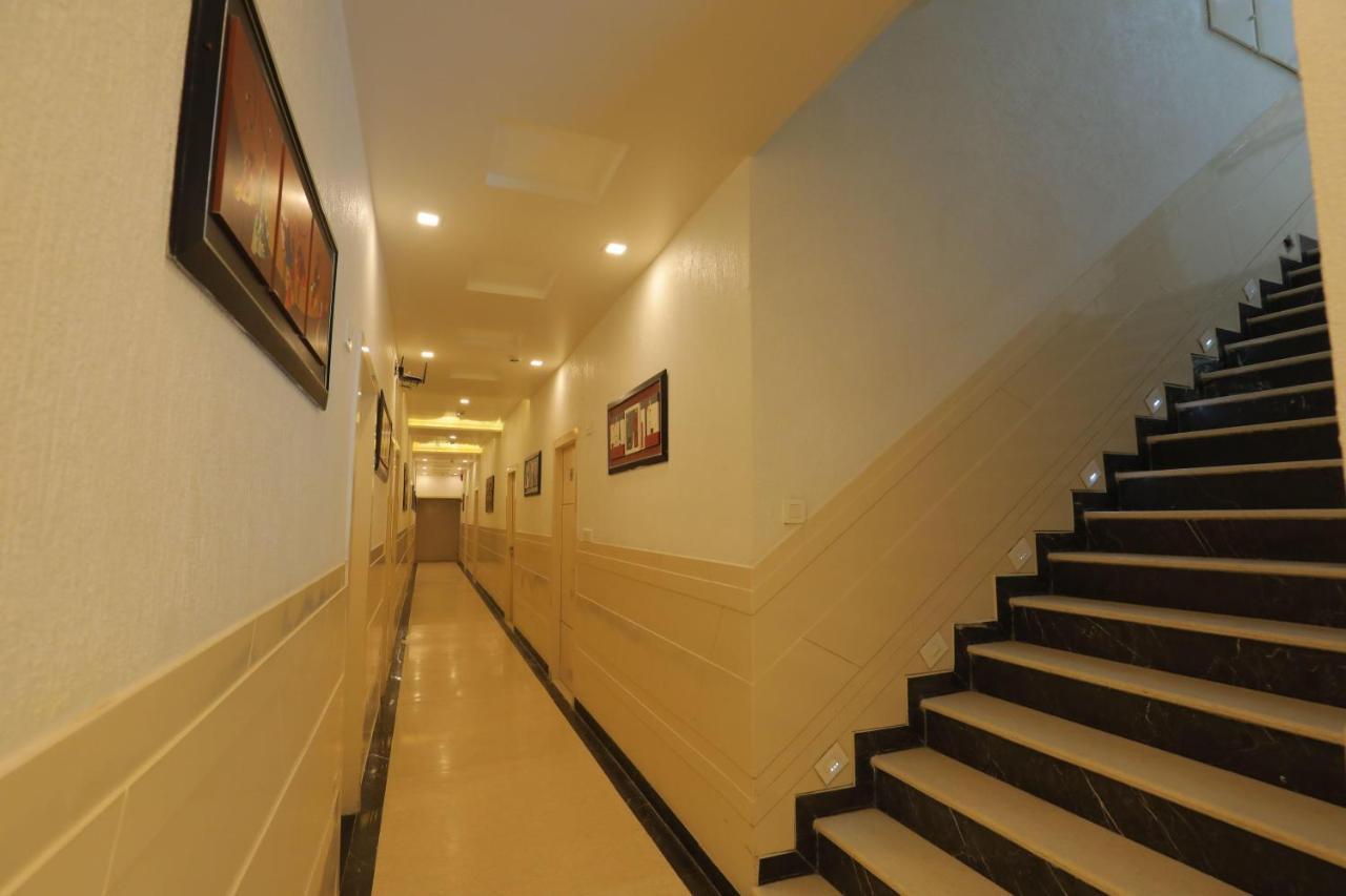 אגרה Hotel Sahib'S Red Carpet - Family & Corporate Hotel Chain מראה חיצוני תמונה