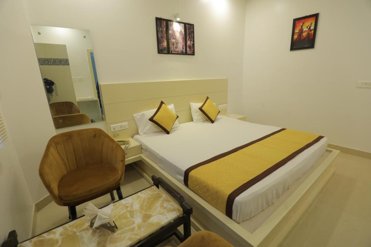 אגרה Hotel Sahib'S Red Carpet - Family & Corporate Hotel Chain מראה חיצוני תמונה