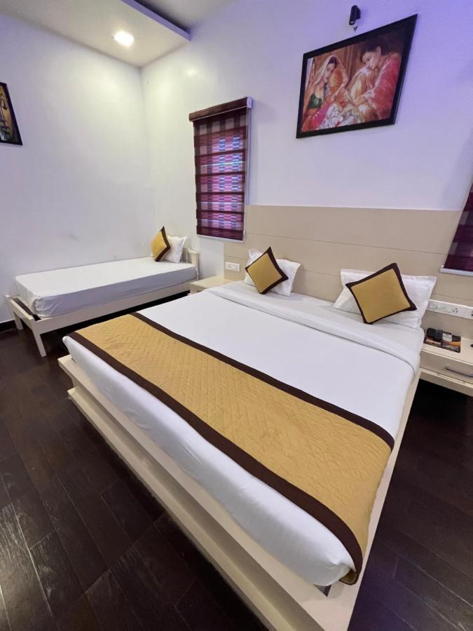 אגרה Hotel Sahib'S Red Carpet - Family & Corporate Hotel Chain מראה חיצוני תמונה